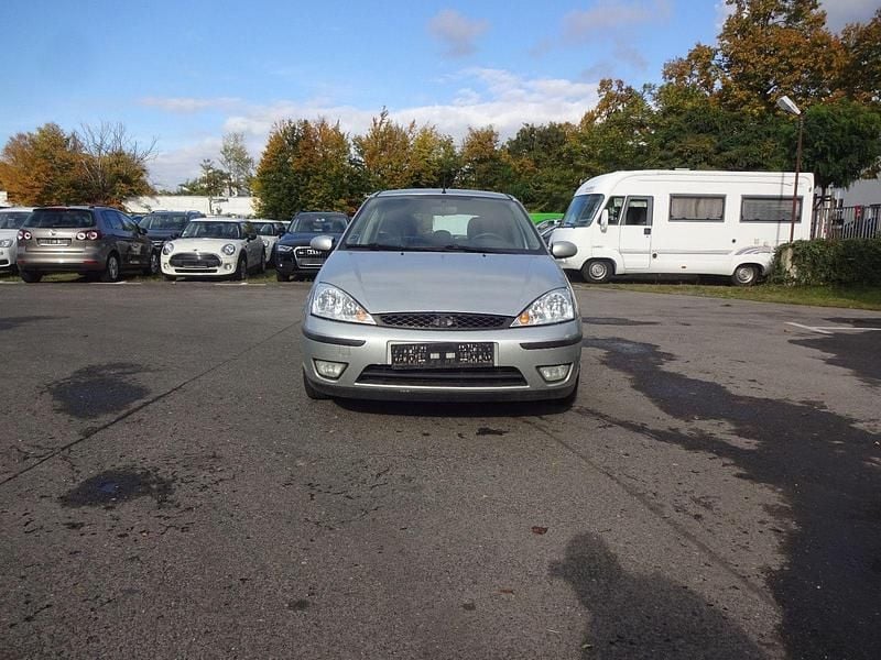 Gebraucht Ford Focus Trend 101 PS (74 kW) 2004 Silber Limousine