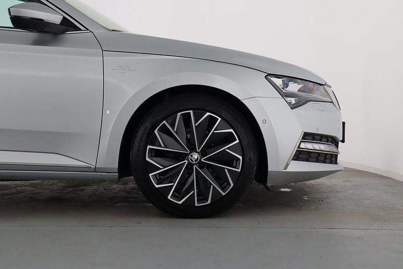 Gebraucht Skoda Superb LAURIN & KLEMENT 200 PS (147 kW) 2022 Brilliantsilber metallic Kombi