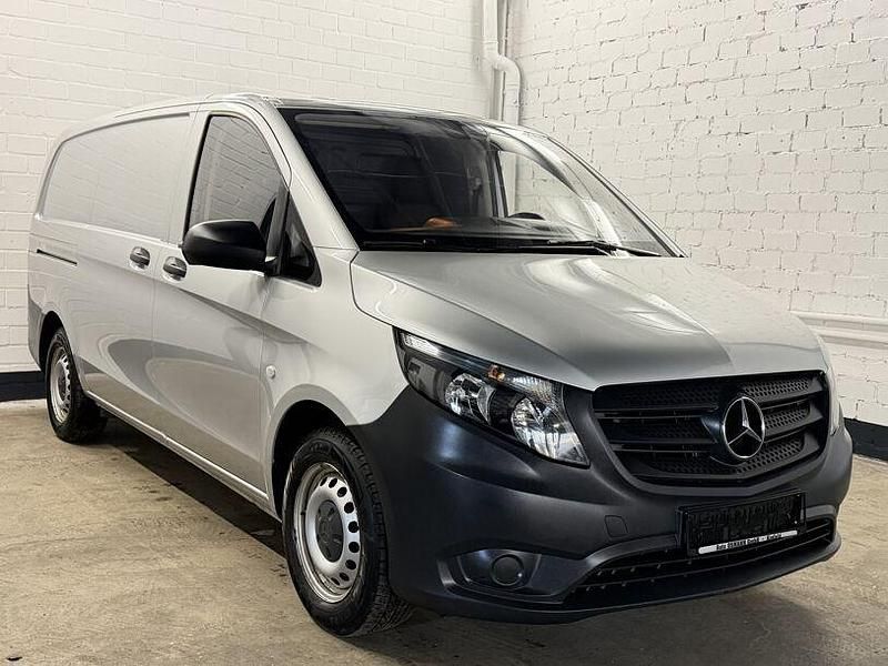 Gebraucht Mercedes Vito 102 PS (75 kW) 2020 Silber Van