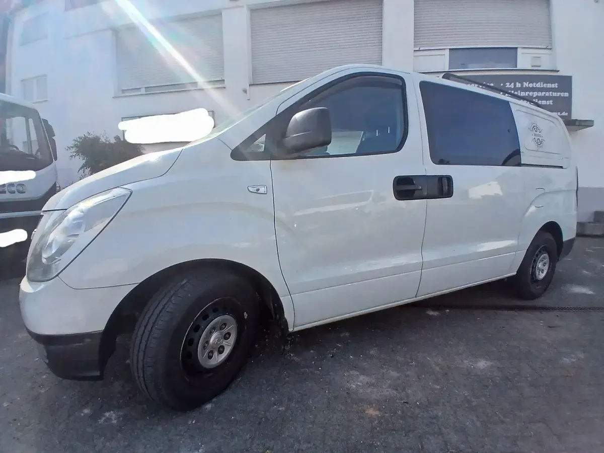 Gebraucht Hyundai H-1 110 PS (80 kW) 2011 Weiß Van / Kleinbus
