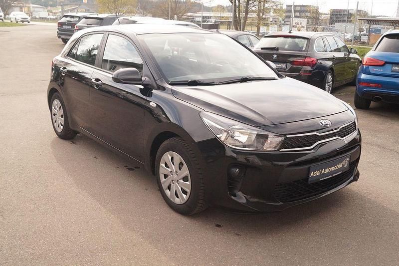 Second-hand Kia Rio 84 CP (61 kW) 2019 Negru Berlinǎ