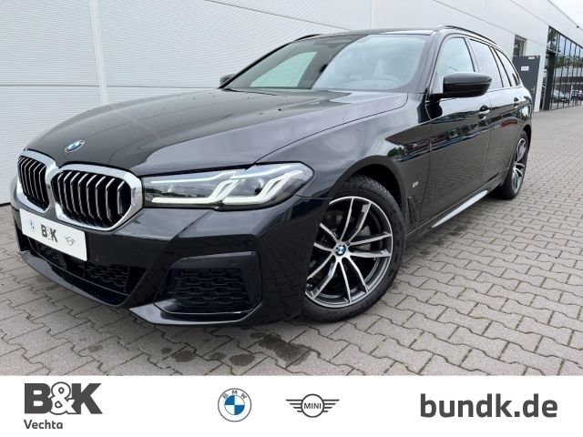 Schwarz metallic black sapphire metallicschwarz Gebraucht 2021 BMW 520 M Sport Kombi | 52.730 € - Bild 1/4