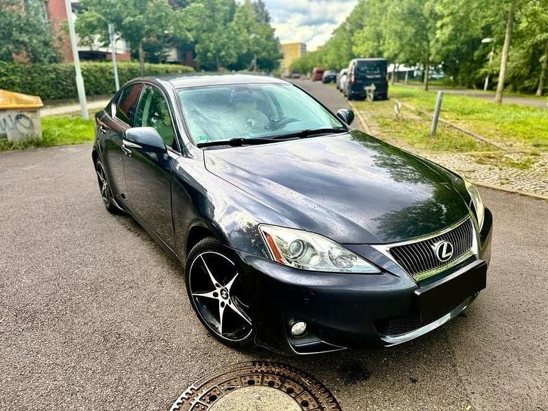 Grau Gebraucht 2010 Lexus IS200 Limousine | 7.500 € (Fairer Preis) - Bild 1/4