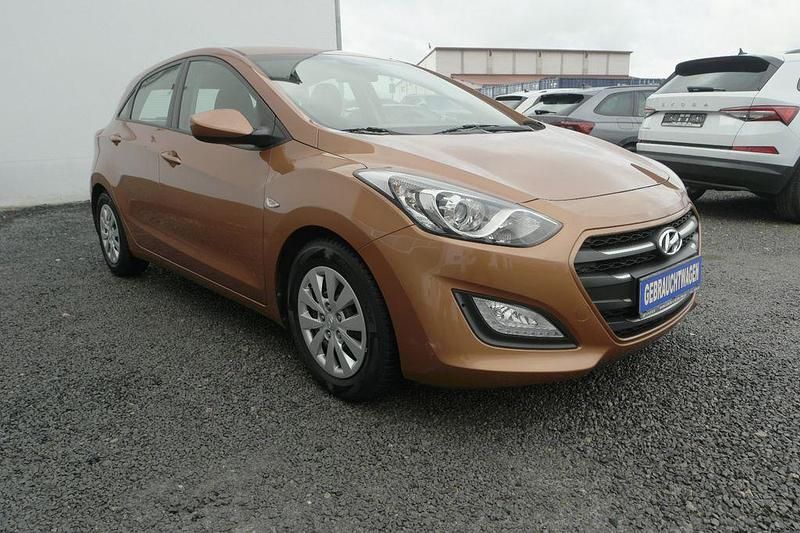 Gebraucht Hyundai i30 Classic 101 PS (74 kW) 2015 Orange Limousine