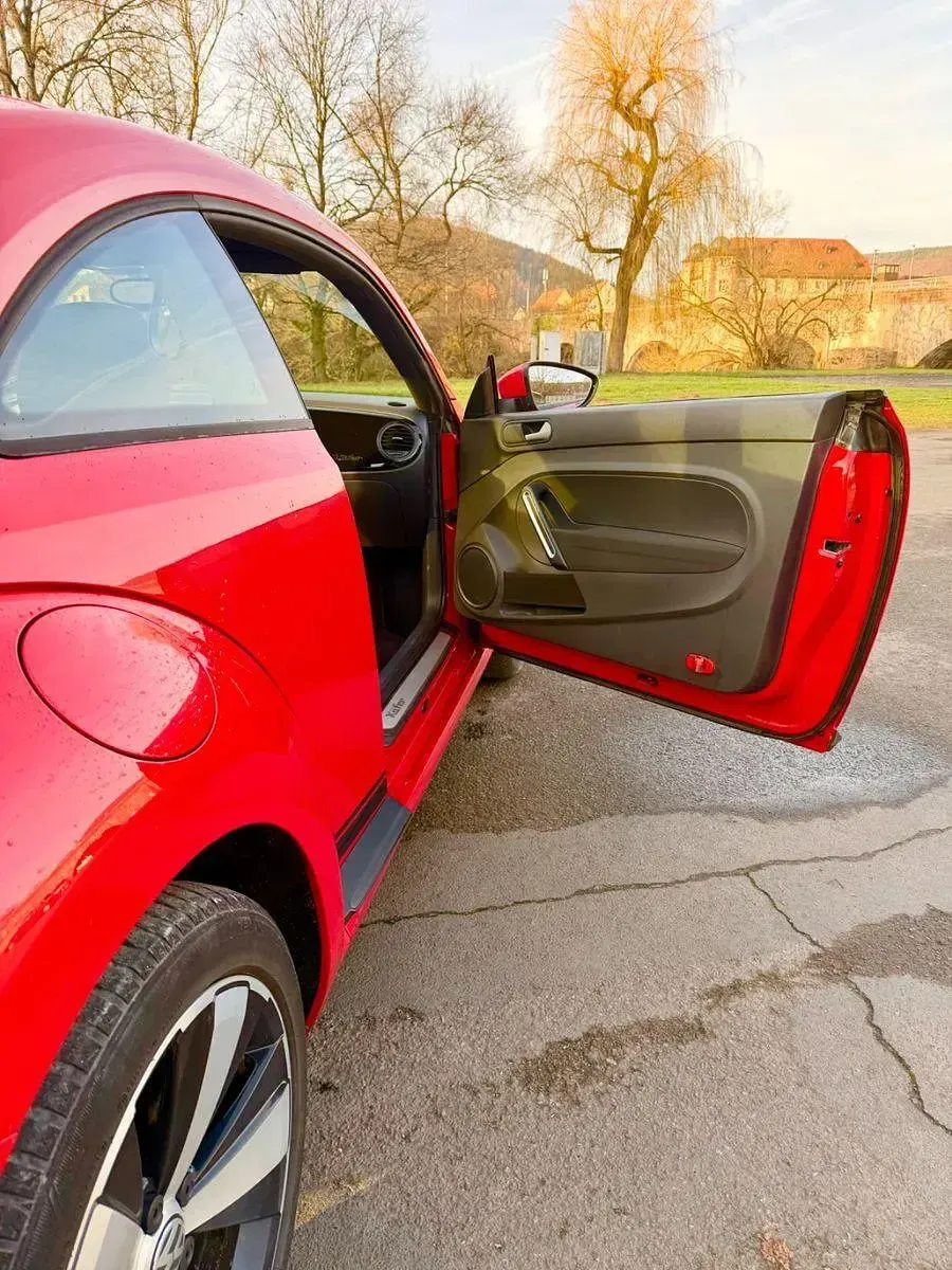 Używany VW Beetle 160 KM (117 kW) 2012 Czerwony Hatchback