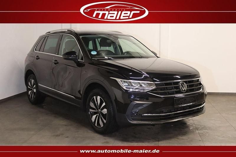 Deep black perleffekt Gebraucht 2024 VW Tiguan Move SUV | 27.400 € (Superpreis) - Bild 1/4