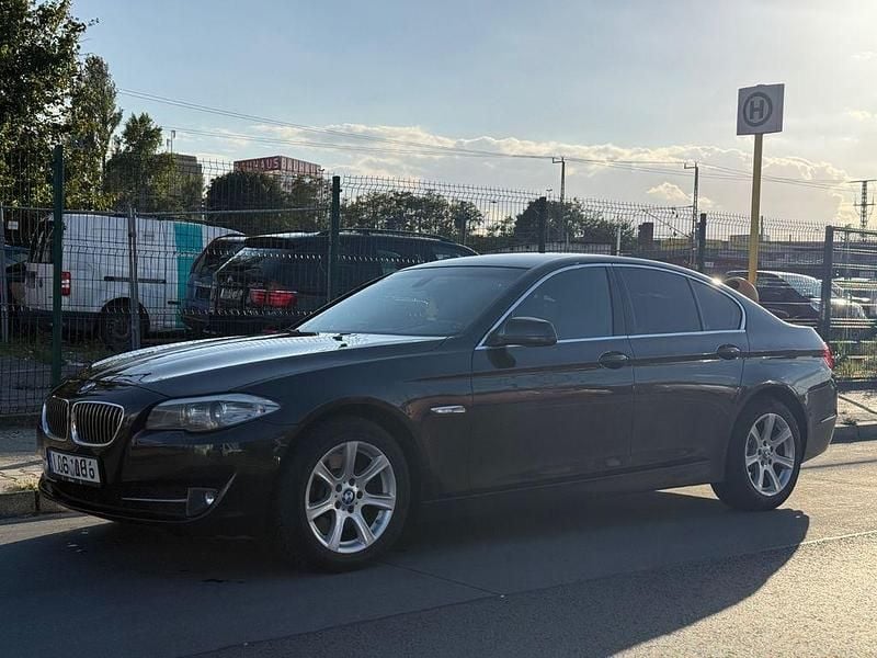 Grau Gebraucht 2011 BMW 525 Performance Limousine | 6.799 € (Superpreis) - Bild 1/4