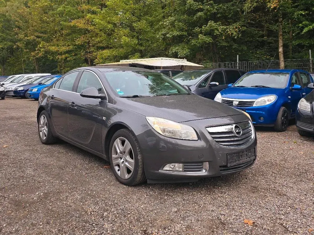 Używany Opel Insignia Edition 131 KM (96 kW) 2011 Złoty Sedan/Limuzyna