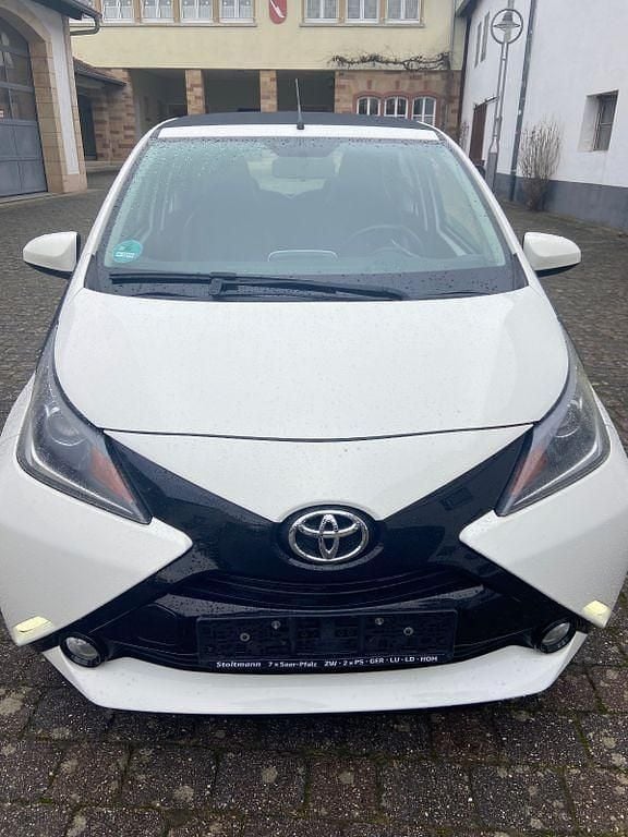 Gebraucht Toyota Aygo X-wave 69 PS (50 kW) 2015 Weiß Kleinwagen