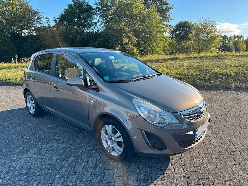 Braun Gebraucht 2012 Opel Corsa Edition Kleinwagen | 5.499 € (Fairer Preis) - Bild 1/4