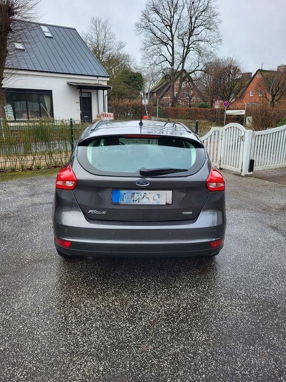 Gebraucht Ford Focus Titanium 101 PS (74 kW) 2015 Grau Limousine