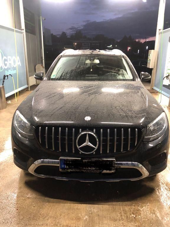 Schwarz Gebraucht 2016 Mercedes GLC220 SUV | 18.500 € (Guter Preis) - Bild 1/4