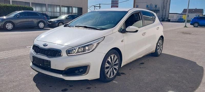 Gebraucht Kia Ceed DREAM-TEAM Edition 136 PS (100 kW) 2016 Weiß Kleinwagen