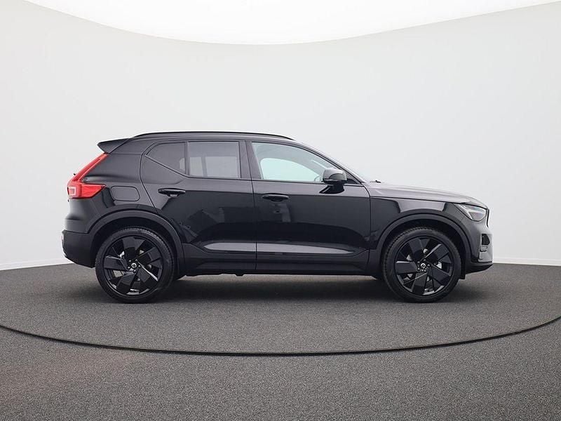 Neu Volvo XC40 Plus 197 PS (144 kW) 2026 Onyx black metallic SUV