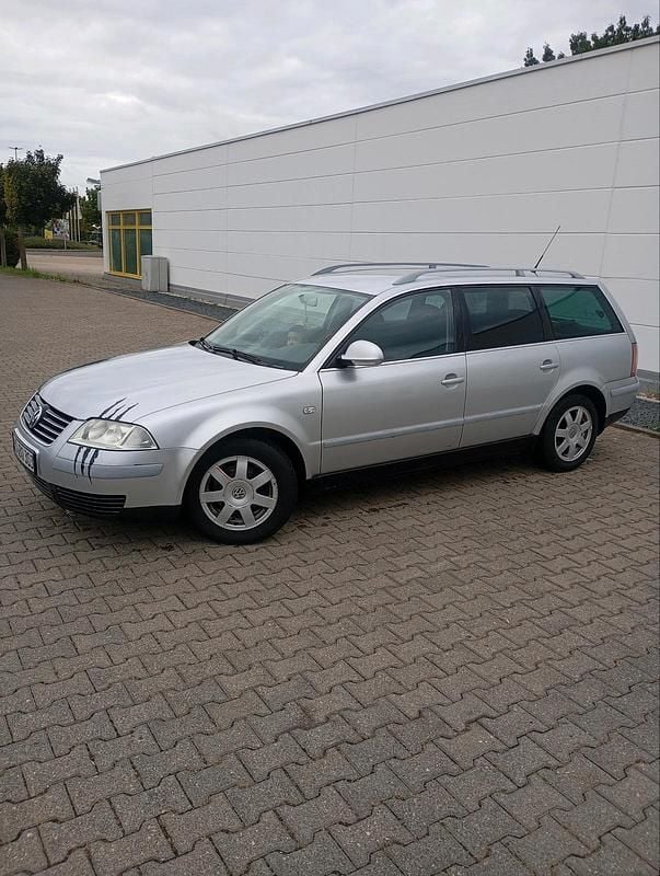 Silber Gebraucht 2003 VW Passat Limousine | 2.750 € - Bild 1/4
