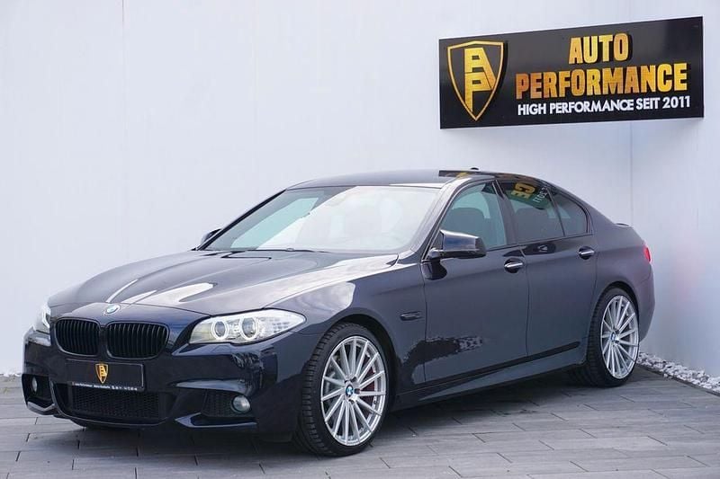 Carbonschwarz Gebraucht 2014 BMW 525 M Sport Limousine | 18.900 € - Bild 1/4