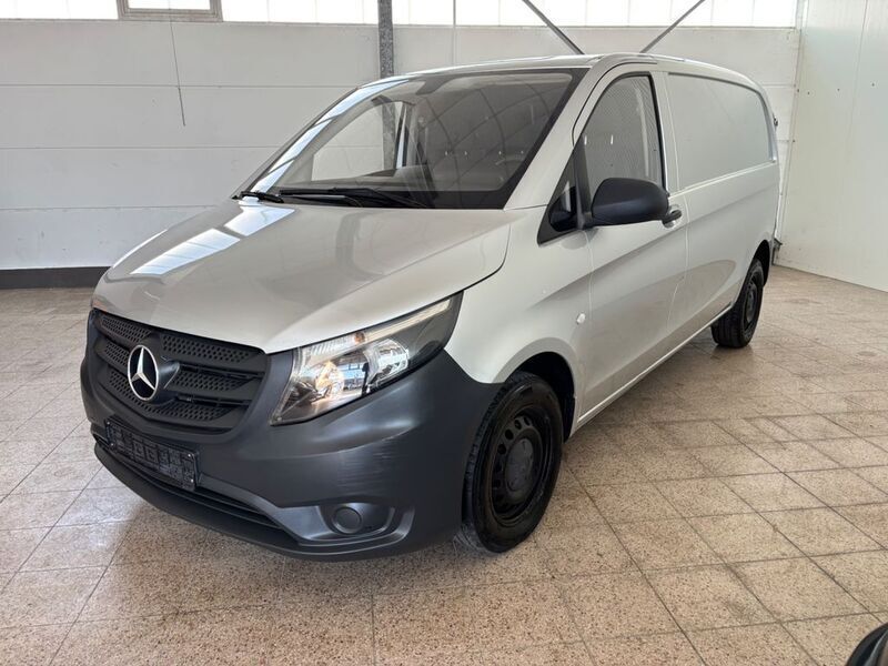 Silber Gebraucht 2016 Mercedes Vito Van / Kleinbus | 11.950 € (Guter Preis) - Bild 1/4