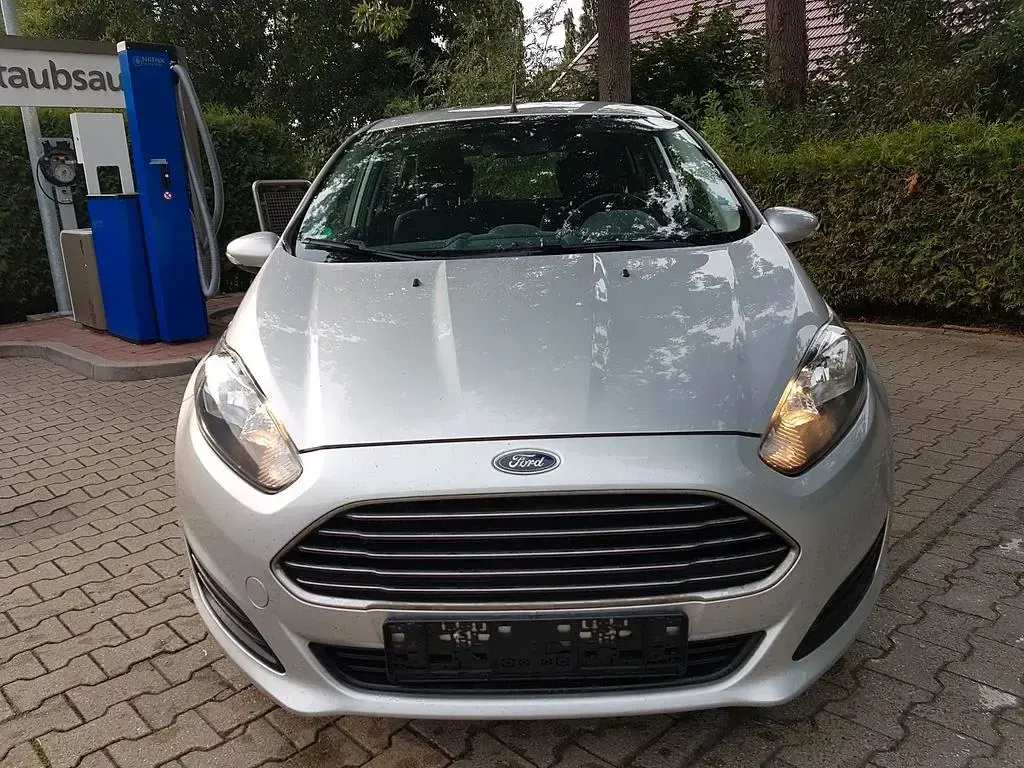 Gebraucht Ford Fiesta Trend 95 PS (69 kW) 2014 Silber Kleinwagen