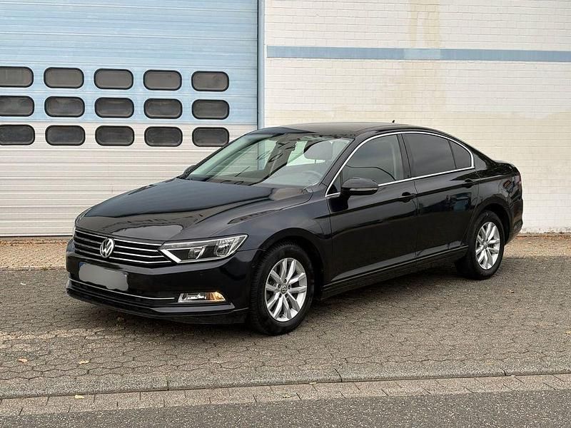 Schwarz Gebraucht 2018 VW Passat Comfortline Limousine | 8.999 € (Guter Preis) - Bild 1/4