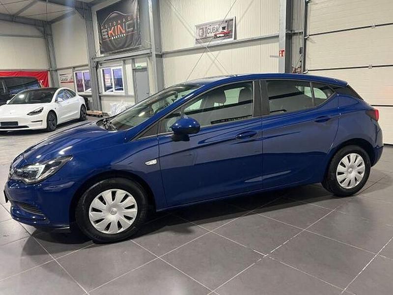 Gebraucht Opel Astra 105 PS (77 kW) 2018 Indigo blau Limousine