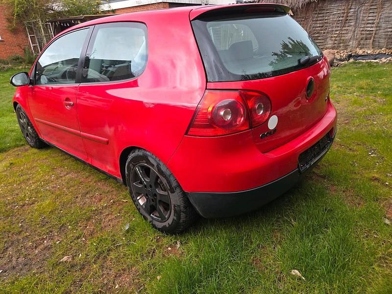 Gebraucht VW Golf V 110 PS (80 kW) 2004 Rot Kleinwagen