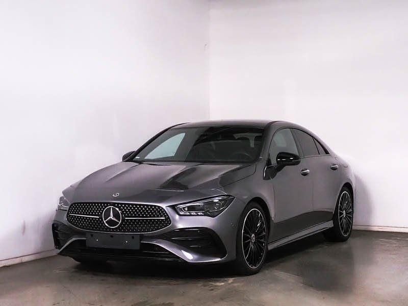 Grau Gebraucht 2024 Mercedes CLA250 Premium Plus Limousine | 44.870 € (Teuer) - Bild 1/4