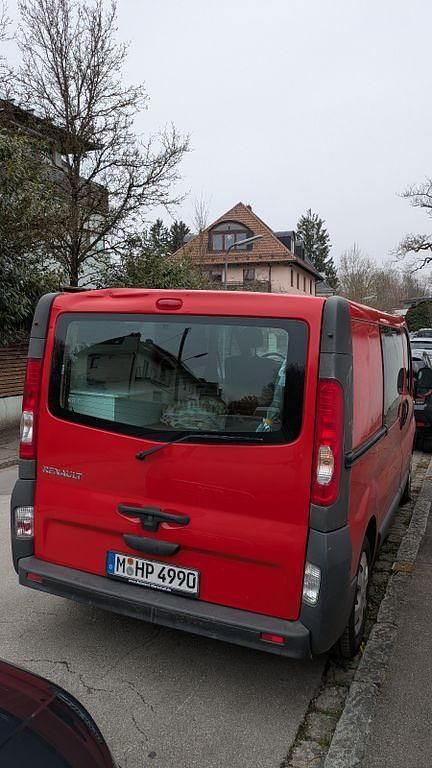 Gebraucht Renault Trafic 114 PS (83 kW) 2014 Rot Van / Kleinbus
