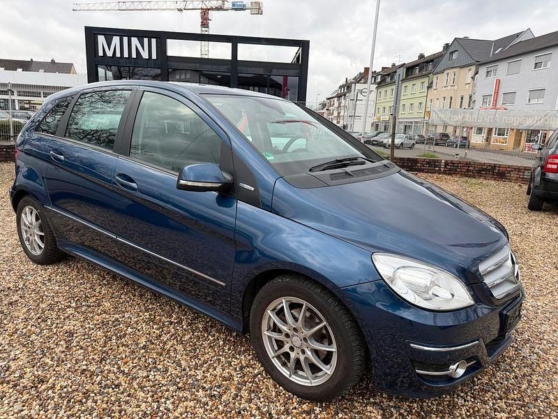 Blau Gebraucht 2009 Mercedes B160 Van / Kleinbus | 6.300 € (Fairer Preis) - Bild 1/4