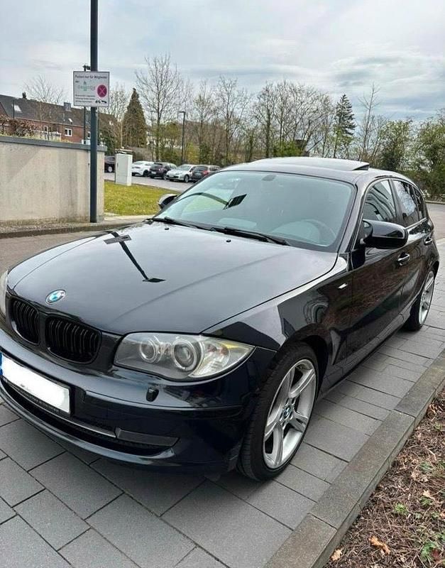 Gebraucht BMW 118 143 PS (105 kW) 2011 Schwarz Kleinwagen