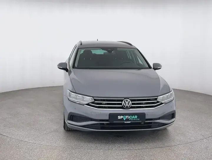 Gebraucht VW Passat Basis 150 PS (110 kW) 2022 Grau Kombi