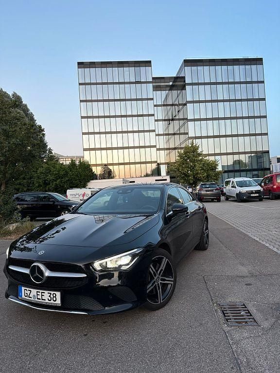 Schwarz Gebraucht 2022 Mercedes CLA250 Limousine | 31.490 € (Superpreis) - Bild 1/4