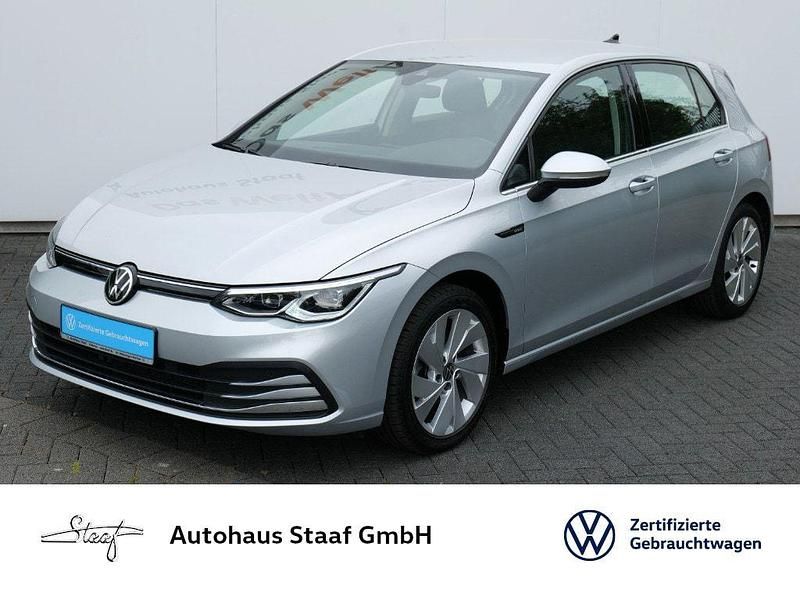 Reflexsilber metallic Gebraucht 2021 VW Golf VIII Style Limousine | 22.390 € (Fairer Preis) - Bild 1/4