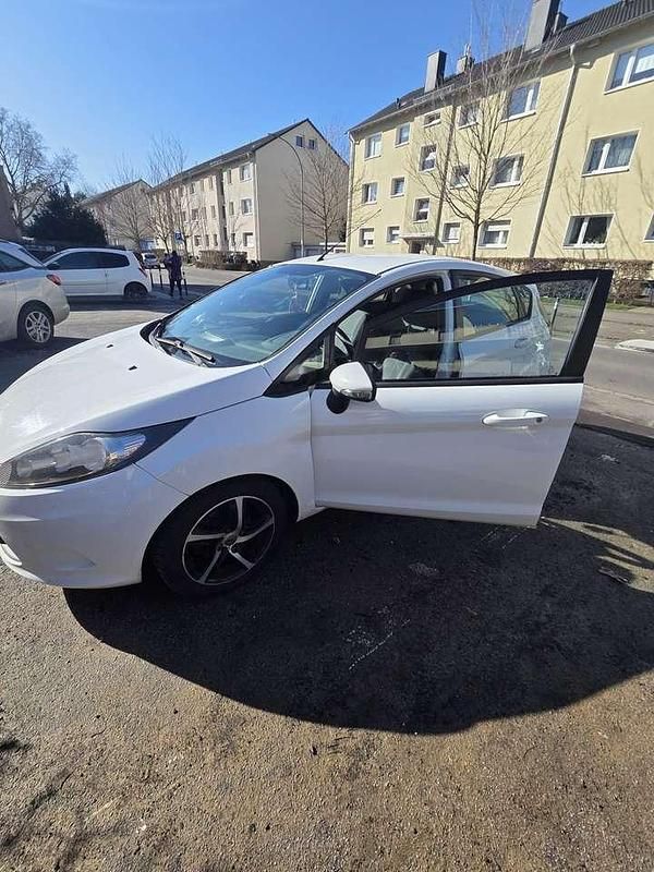 Gebraucht Ford Fiesta Ambiente 80 PS (58 kW) 2008 Kleinwagen