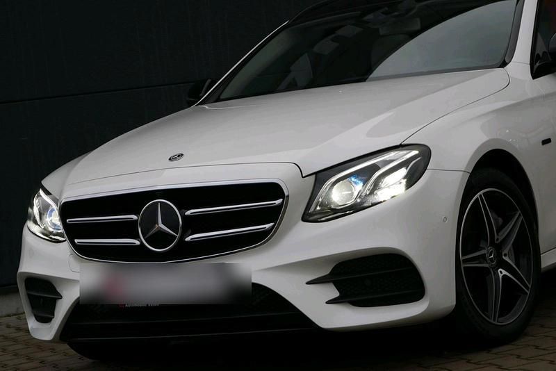 Weiß Gebraucht 2019 Mercedes E300 AMG Kombi | 29.400 € (Guter Preis) - Bild 1/4