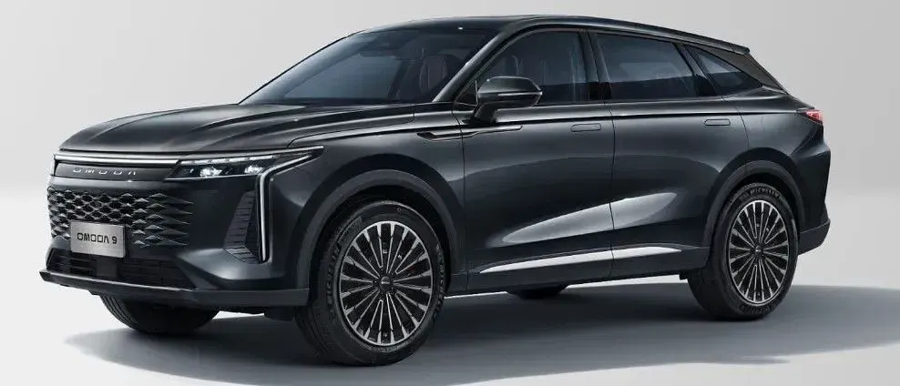 Neu Omoda 9 143 PS (105 kW) 2026 Schwarz SUV