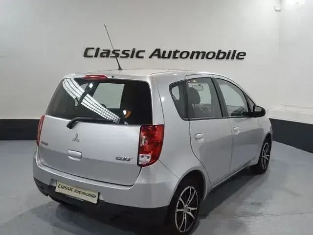 Gebraucht Mitsubishi Colt Inform 95 PS (69 kW) 2009 Silber Kleinwagen