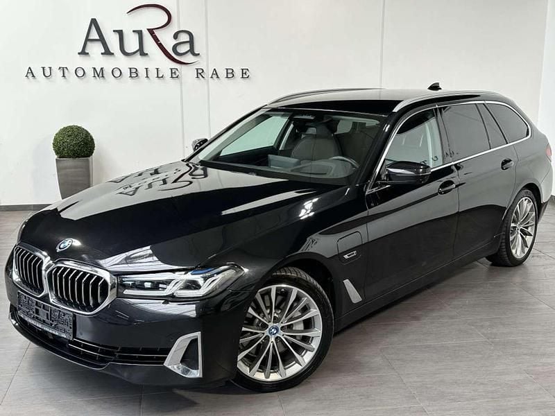 Saphirschwarz Gebraucht 2022 BMW 530 Luxury Line Kombi | 35.749 € (Teuer) - Bild 1/4