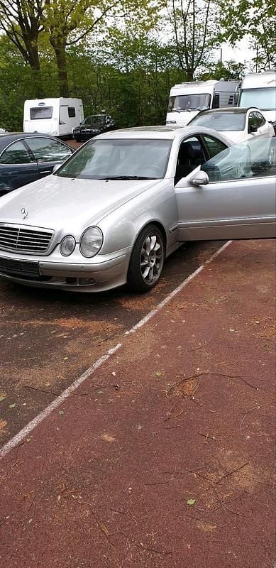 Gebraucht Mercedes CLK230 193 PS (141 kW) 2002 Silber Coupé