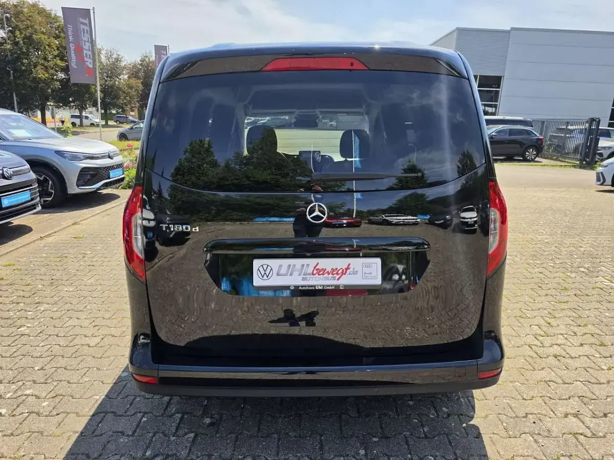 Gebraucht Mercedes T180 Style 116 PS (85 kW) 2023 Schwarz Van / Kleinbus