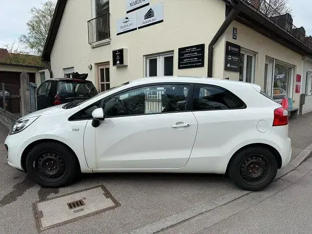 Gebraucht Kia Rio DREAM-TEAM Edition 86 PS (63 kW) 2013 Weiß Kleinwagen