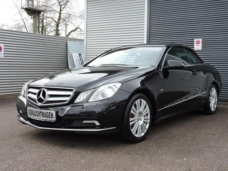 Gebraucht Mercedes E250 204 PS (150 kW) 2010 Schwarz Cabrio