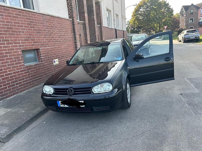Schwarz Gebraucht 2001 VW Golf IV Limousine | 1.550 € (Fairer Preis) - Bild 1/4
