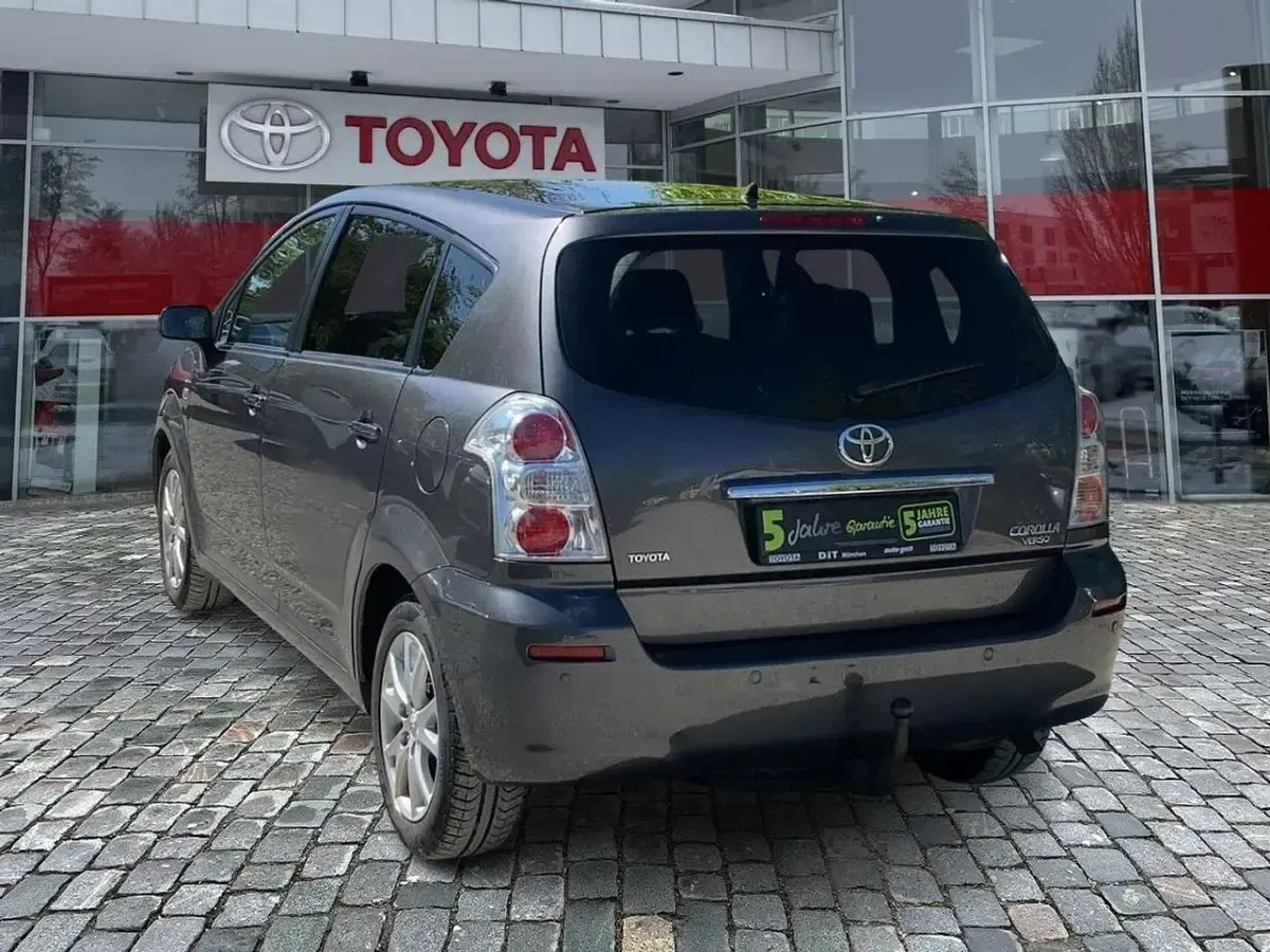 Gebraucht Toyota Corolla Verso Team 129 PS (94 kW) 2008 Grey metallic Van / Kleinbus