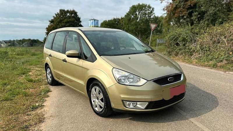 Gold Gebraucht 2006 Ford Galaxy Ambiente Van / Kleinbus | 3.999 € (Guter Preis) - Bild 1/4