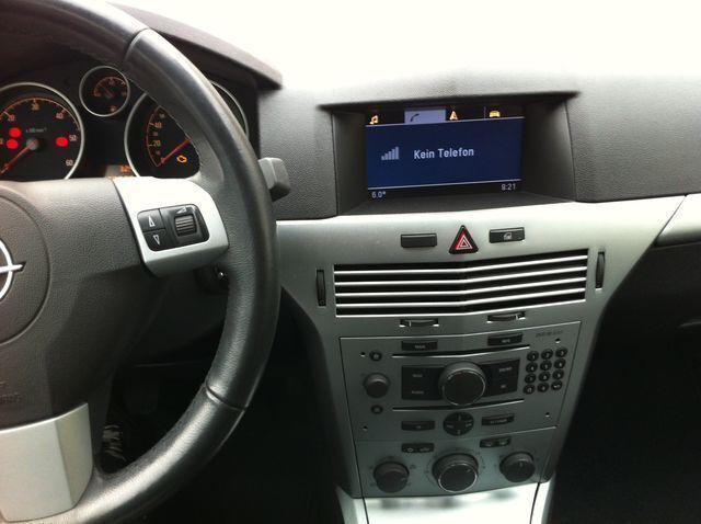Gebraucht Opel Astra Edition 101 PS (74 kW) 2009 Silber metallic Kombi