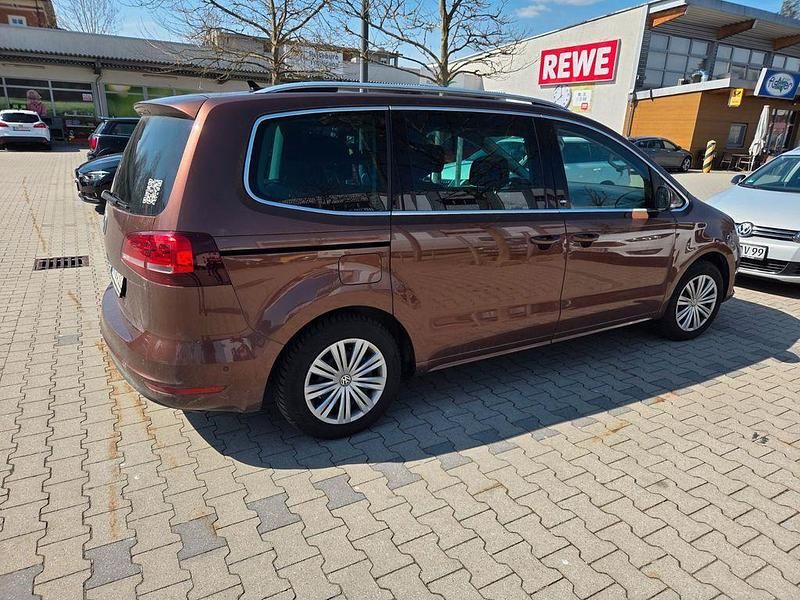 Gebraucht VW Sharan Sound 184 PS (135 kW) 2017 Braun Van / Kleinbus