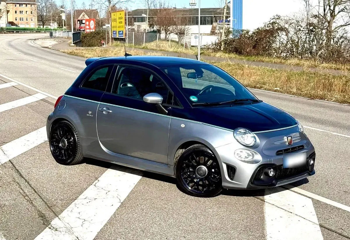 Gebraucht Abarth 695 180 PS (132 kW) 2018 Blau Kleinwagen