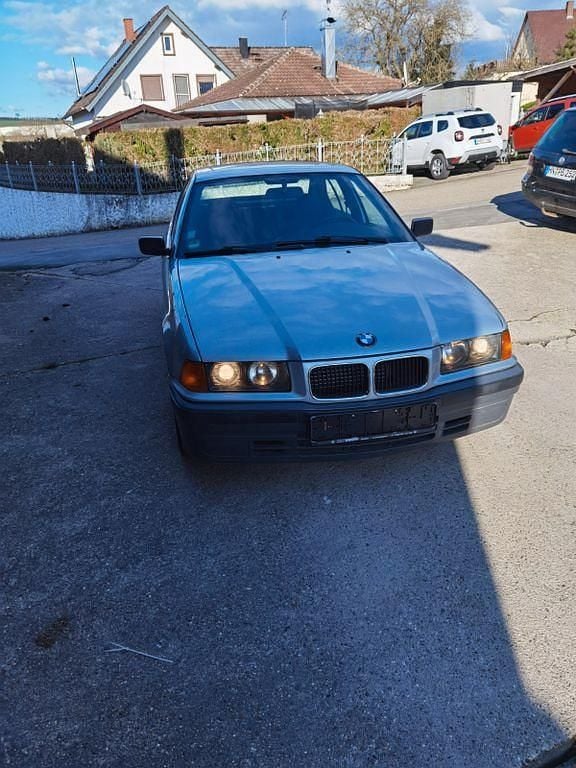 Gebraucht BMW 318 116 PS (85 kW) 1994 Silber Limousine