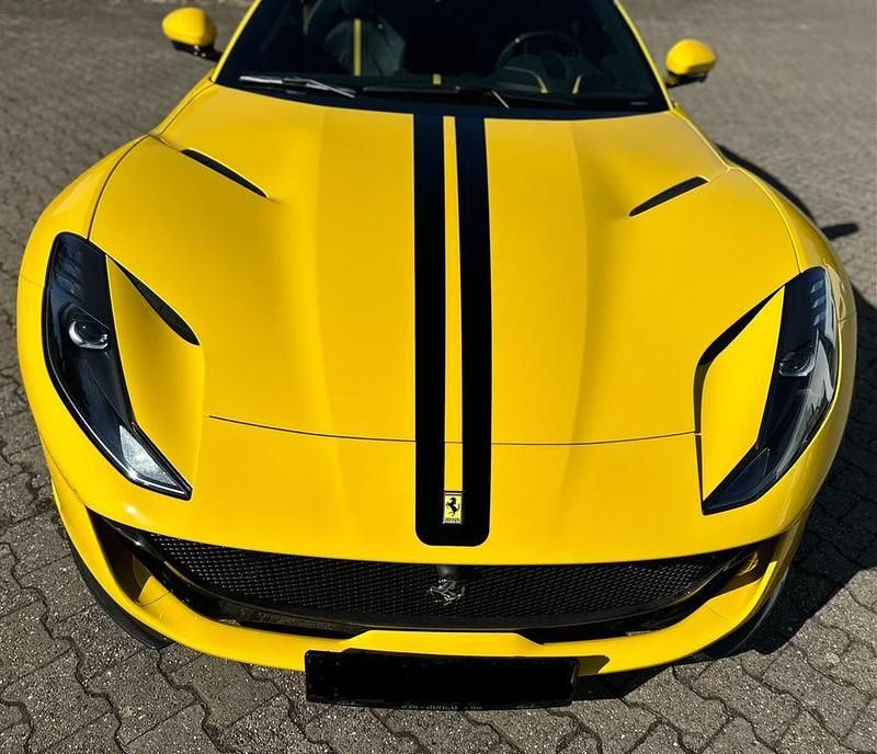 Gebraucht Ferrari 812 799 PS (587 kW) 2022 Gelb Cabrio