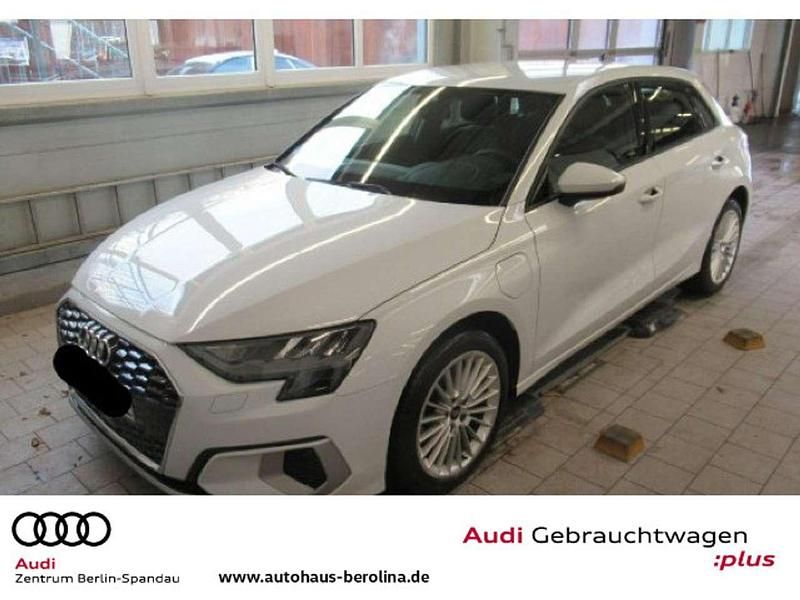 Gletscherweiß metallic Gebraucht 2022 Audi A3 e-tron Kleinwagen | 25.888 € (Fairer Preis) - Bild 1/3
